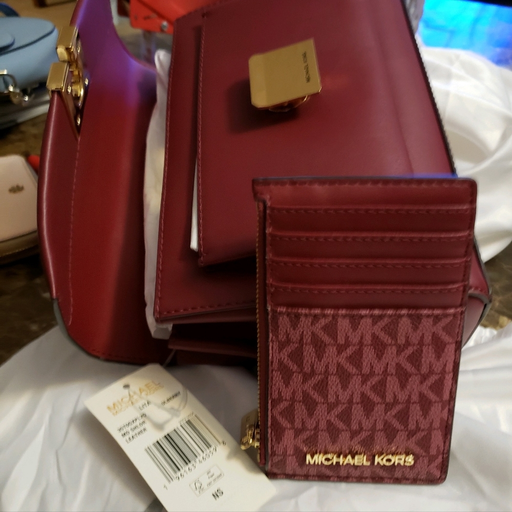 Michael Kors - Picture 2 of 3
